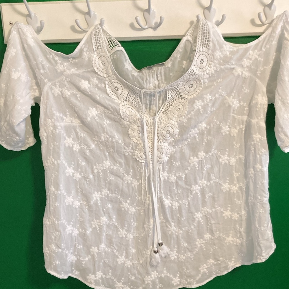 Daniel Rainn womens size 2X white cold shoulder blouse